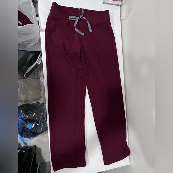 FIGS BOTTOM: Livingston™ Basic Scrub PantsSIZE: XS- PETTIE - Picture 3 of 5